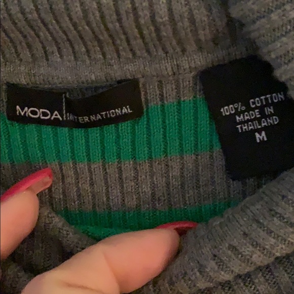 Moda International Turtleneck Sweater NWOT - Picture 2 of 2